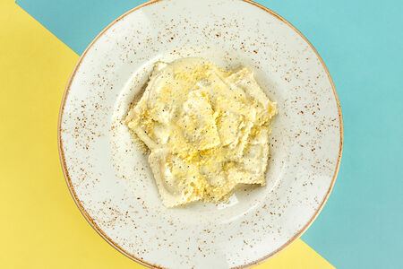 Равиоли с мясом в сливочном соусе