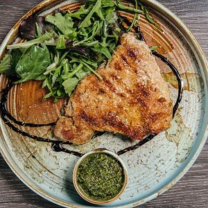 Корейка в специях с аргентинским соусом