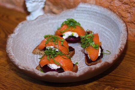 Тосты с лососем