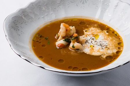 Суп из морепродуктов со страчателлой