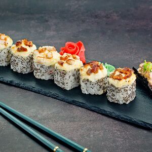 Теплый унаги и спайси суши с угрем