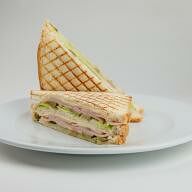 Сэндвич с сыром и ветчиной