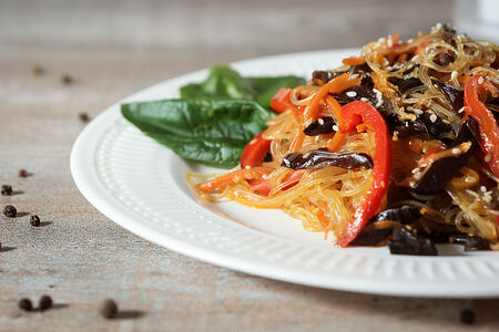 Фунчоза с древесными грибами шиитаке (vegan)