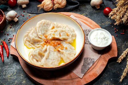 Вареники с мясом и шкварками