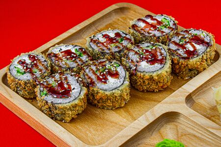 Ролл в темпуре с лососем