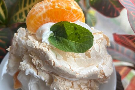 Меренговый рулет с мандарином