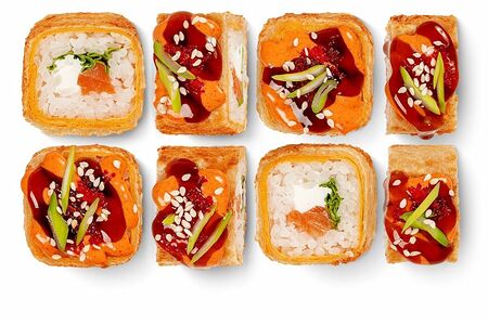 Горячий лосось в сырной тортилье