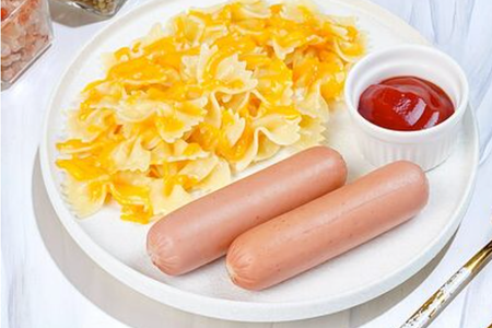 Сосиски из индейки с макаронами