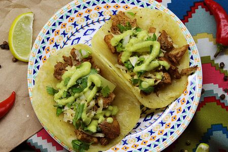 Тако с курицей M