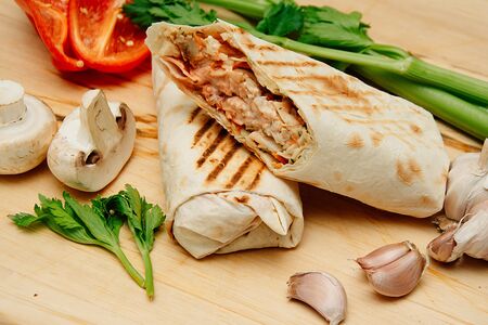 Шаурма в сырном лаваше