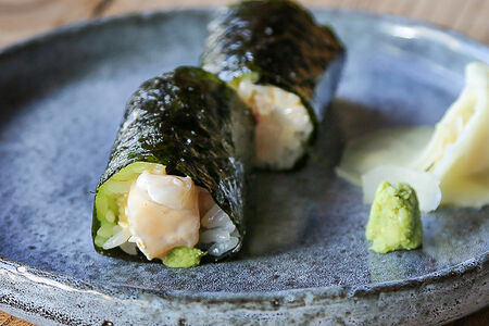 Хэнд-ролл с гребешком