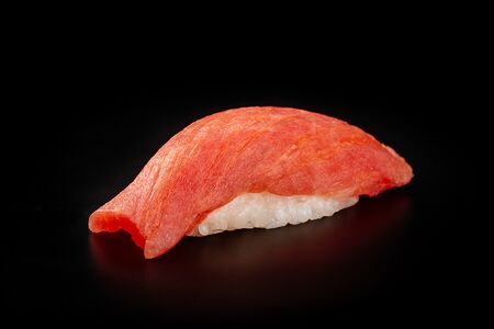 Суши с тунцом