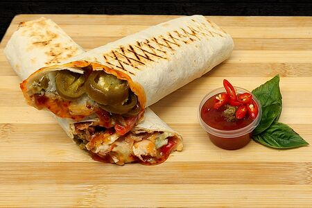 Авторская шаурма Мексиканская с халапеньо и сладким соусом чили