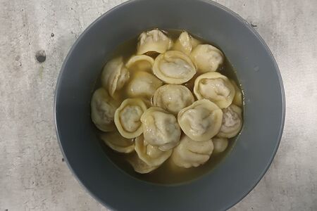 Пельмени из говядины с бульоном