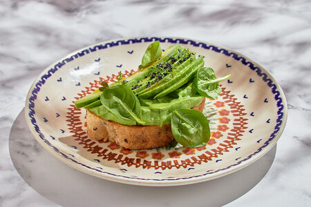 Брускетта с авокадо