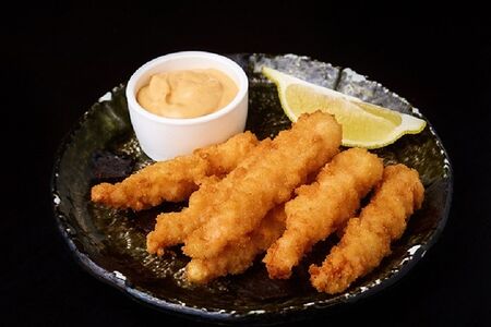 Креветки темпура с соусом айоли