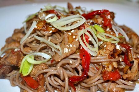 Гречневая лапша со свининой