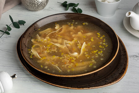 Куриный бульон с цыпленком