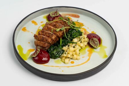 Утиная грудка, яблоко, соус чёрная смородина