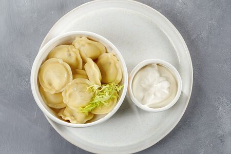 Пельмешки с курицей со сметаной