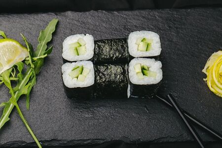 Маки с огурцом