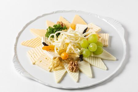 Ассорти соленых сыров