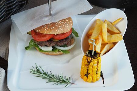 Бургер с бифштексом