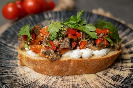 Брускетта с баклажанами и сырным муссом