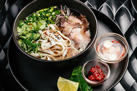 Суп фо-бо с пряной говядиной