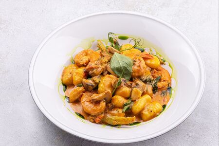 Ньокки с креветками