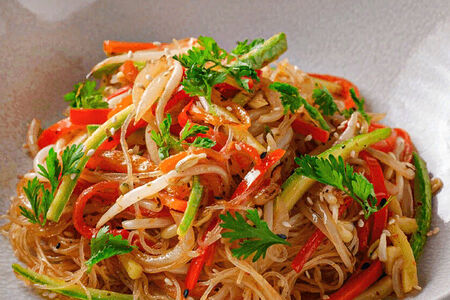 Рисовая лапша с овощами