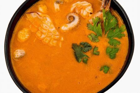 Том ям с морепродуктами