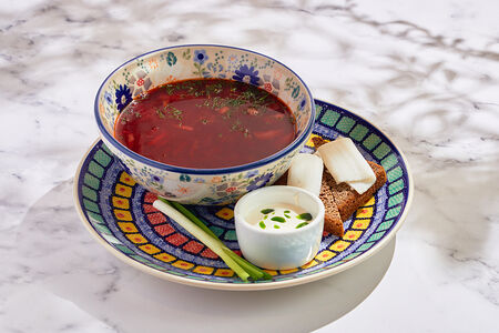 Борщ со сметаной и салом