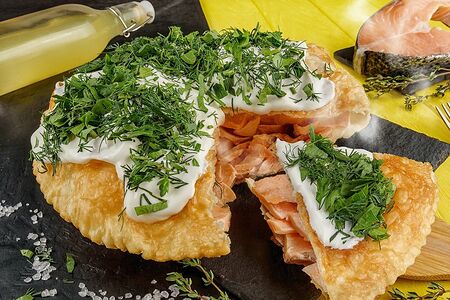 С красной рыбой