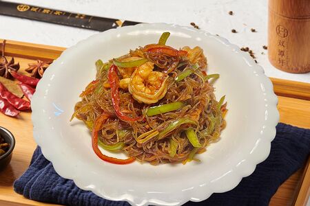 C10k Жареная вермишель по-сингапурски с соевый соусом и курицей