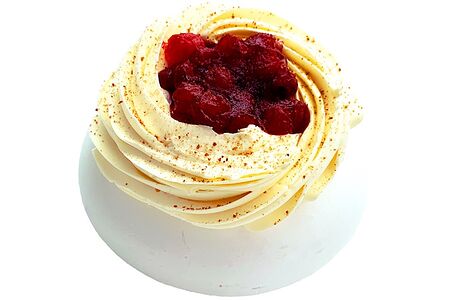 Десерт Меренга с брусникой