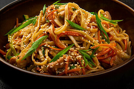 Удон с курицей терияки