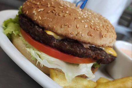Чизбургер с котлетой из свинины