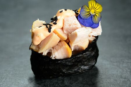 11. Гункан с курочкой, спайси