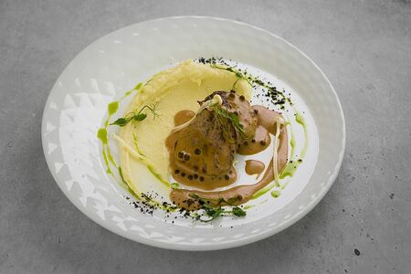 Медальоны из говядины с картофельным пюре