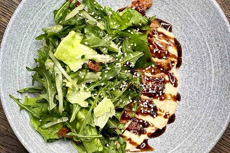 Салат с угрем в сливочном соусе том ям