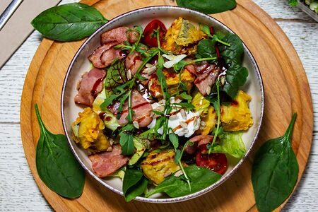 Салат с баклажанами и беконом