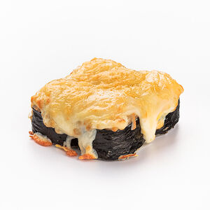 Запеченный ролл Четыре сыра