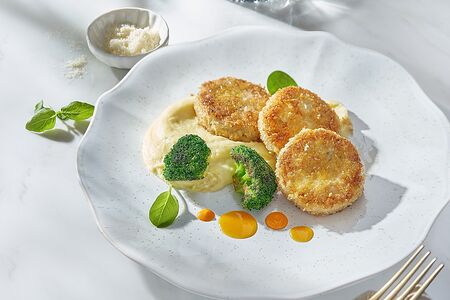 Щучьи котлеты с пюре из картофеля и сельдерея 