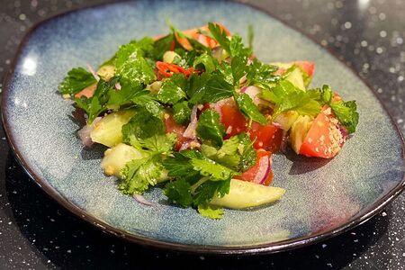 Грузинский салат с орехом