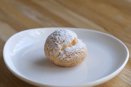 Шу с ванильным кремом