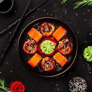 Ролл с угрем и крабом