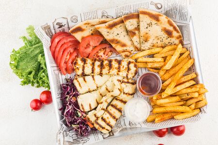 Открытый гирос с халлуми