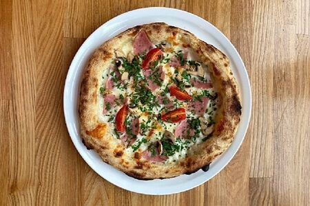 Пицца с ветчиной и грибами