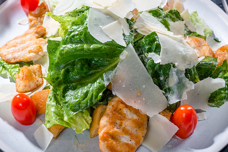 Салат Цезарь с курицей